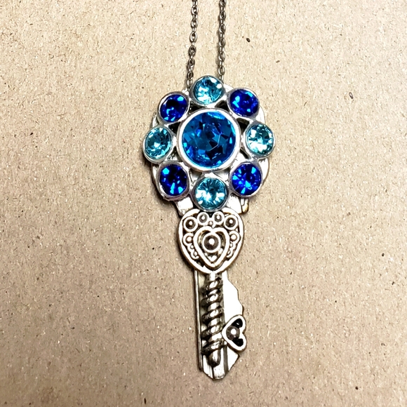 Silver bejeweled key necklace. - Picture 1 of 5